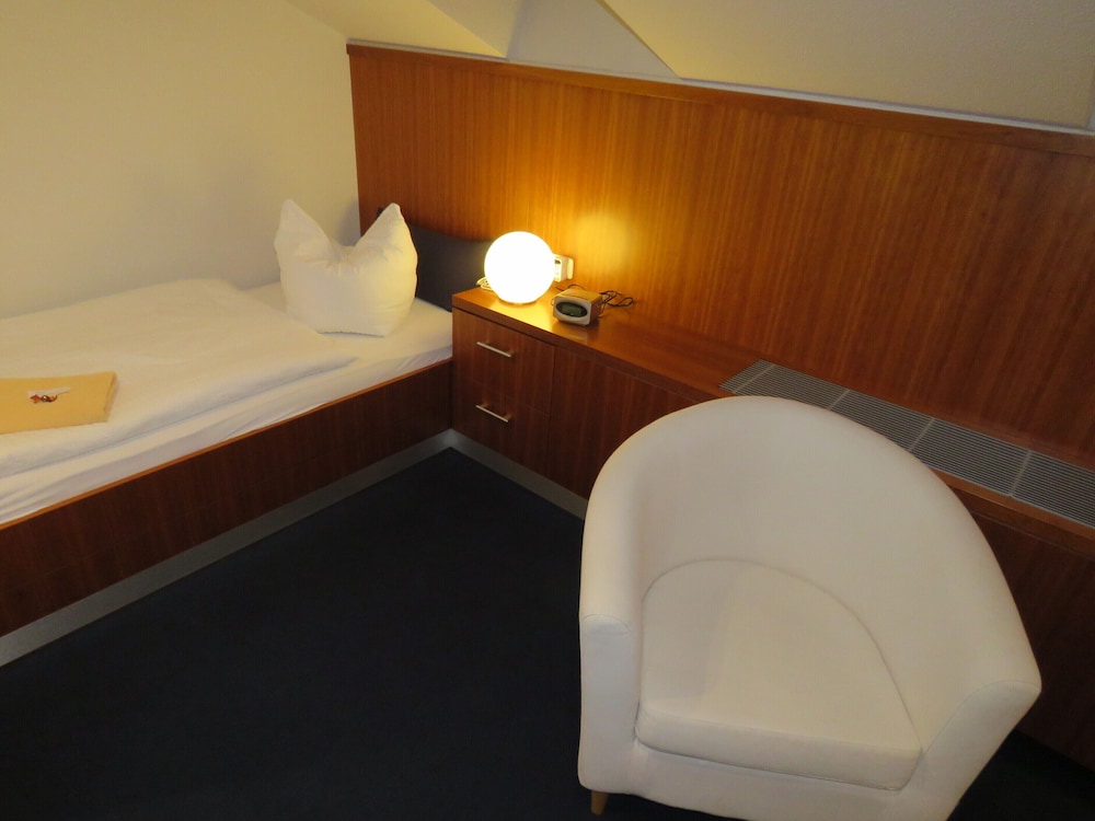 Standard Twin Room, Private Bathroom photo 2