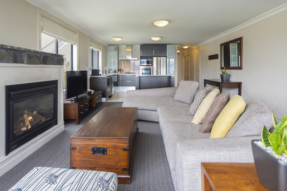 2 Bedroom Lakeview Apartment - Photo 7
