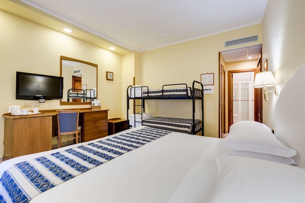 Classic Room, Multiple Beds, Balcony (Bunk Bed) - Photo 4