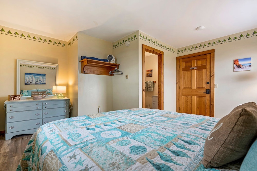 The Oceanview Room (not pet friendly) photo 3