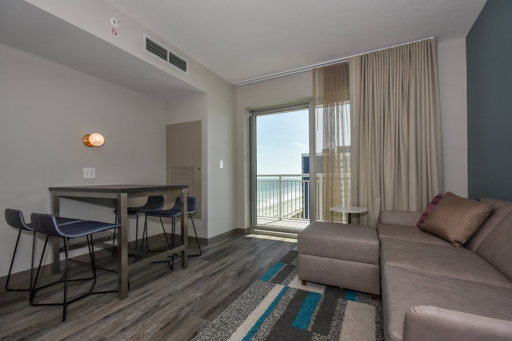 Studio Suite, 1 King Bed with Sofa bed, Balcony - Photo 2