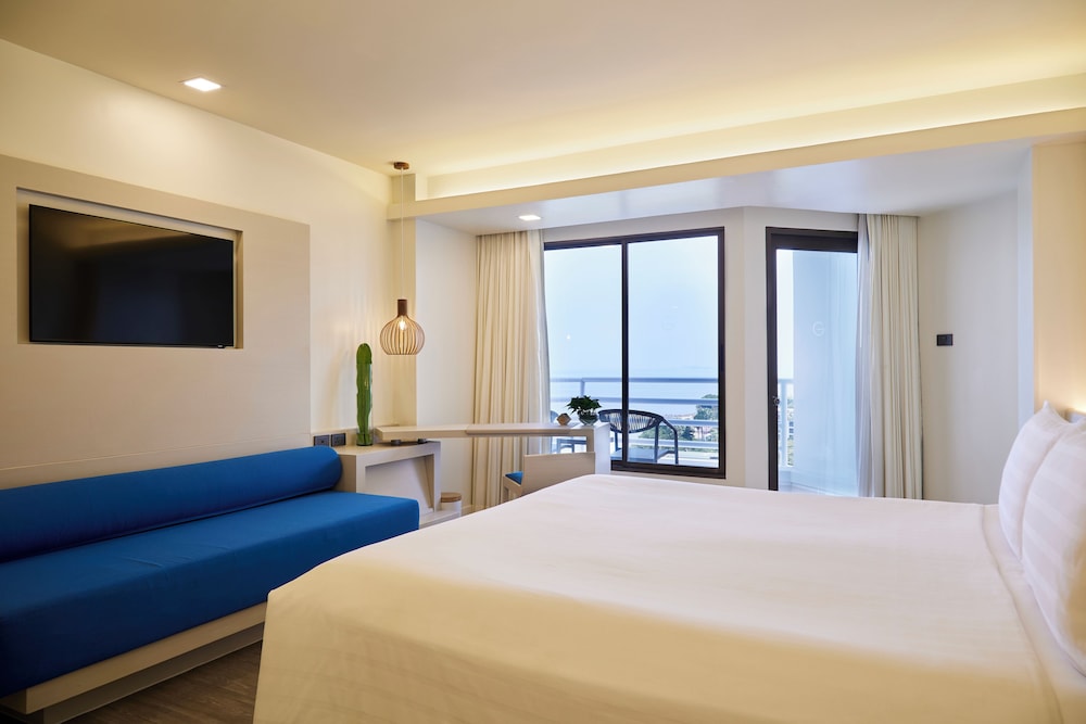 Premium Room, 1 King Bed, Sea View