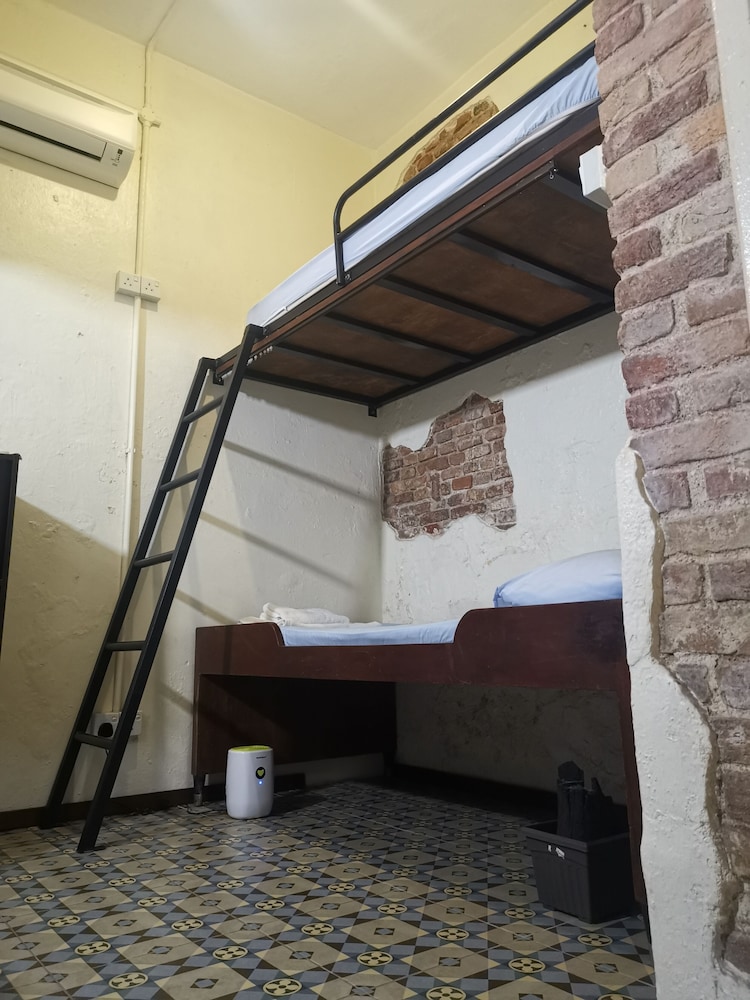 Basic Triple Room, Non Smoking - Photo 8