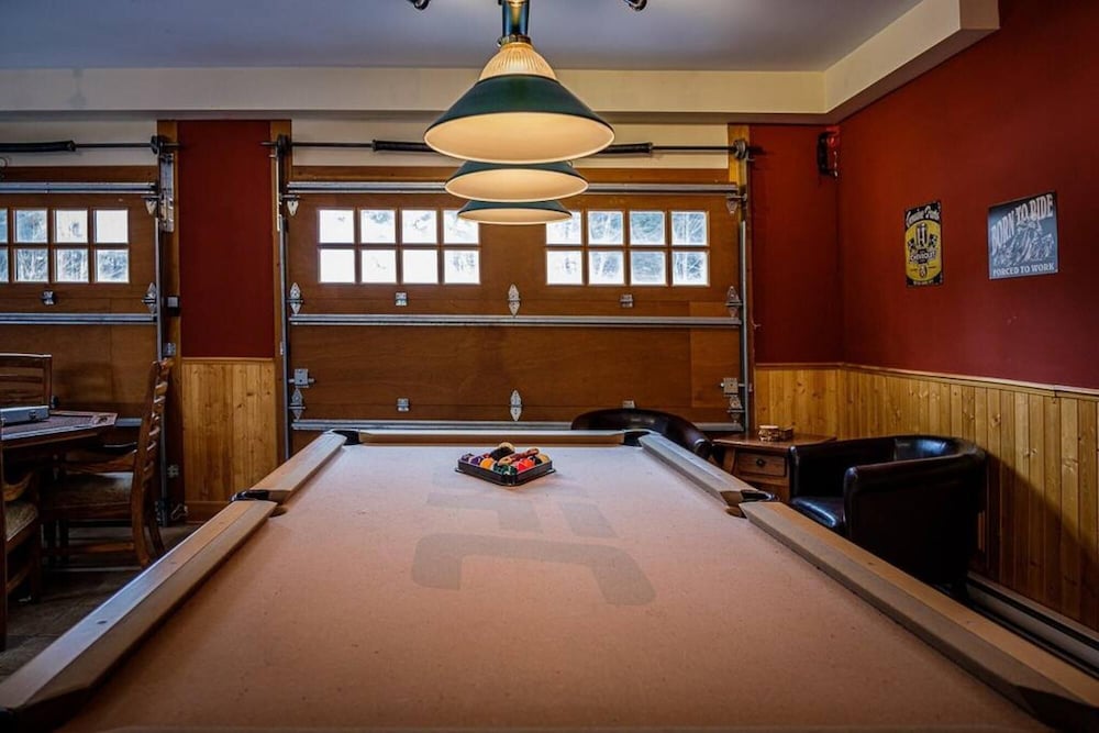Executive Plus 89 - Luxurious log Home With Private hot tub Pool Sauna and Close to Activities, Photo 16