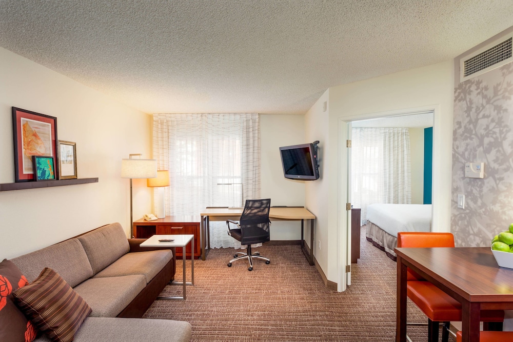 Suite, 1 Bedroom - Photo 2