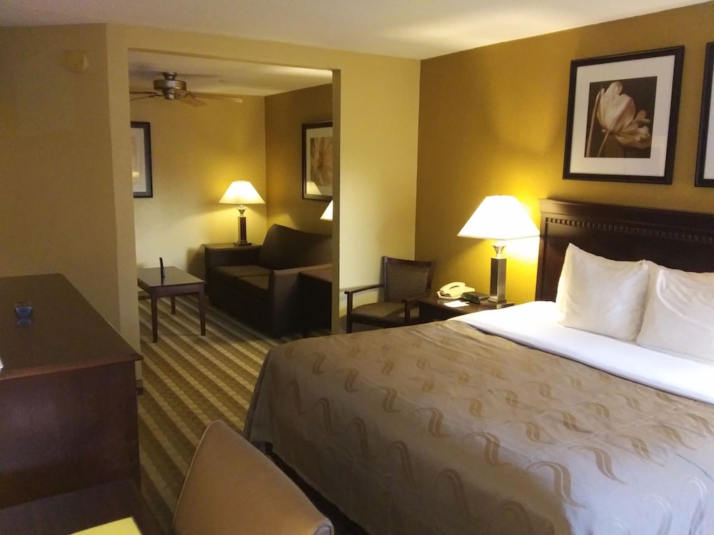Suite, 1 King Bed with Sofa bed, Non Smoking - Photo 2