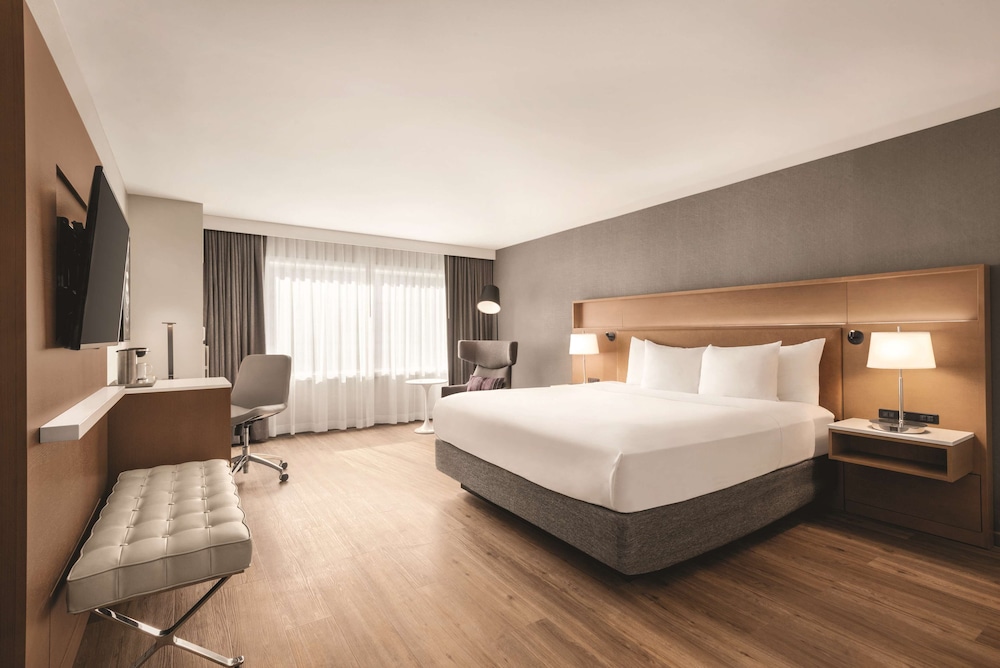 Premium Room, 1 King Bed, Non Smoking, Tower photo 1