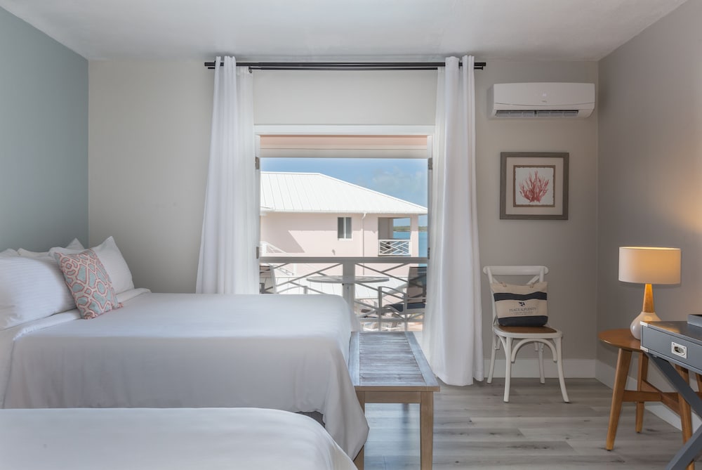 Room, 2 Queen Beds, Balcony, Partial Ocean View photo 2
