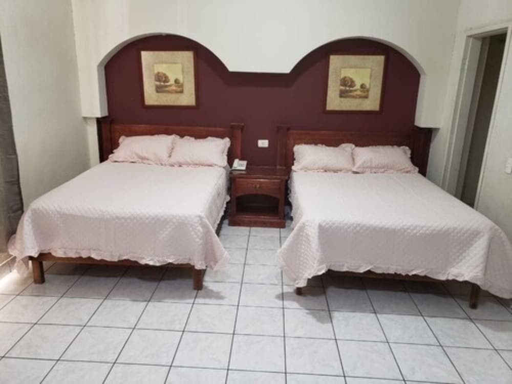 Classic Room, 2 Double Beds - Photo 11