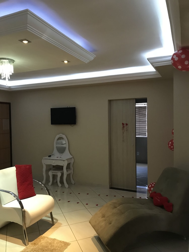 Luxury Suite, 1 King Bed, Non Smoking photo 2