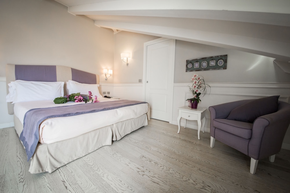 Superior Double or Twin Room - Photo 5