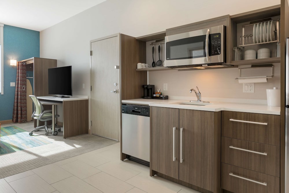 Suite, 1 King Bed, Accessible (Hearing) - Photo 3