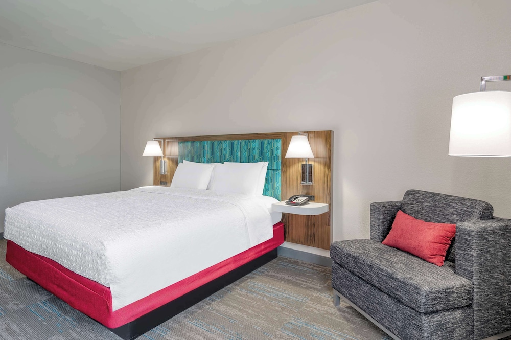Room, 1 King Bed, Accessible (Hearing) - Photo 2