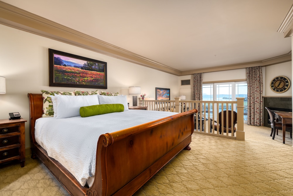 Room, 1 King Bed (Premier Bay View Suite) photo 2