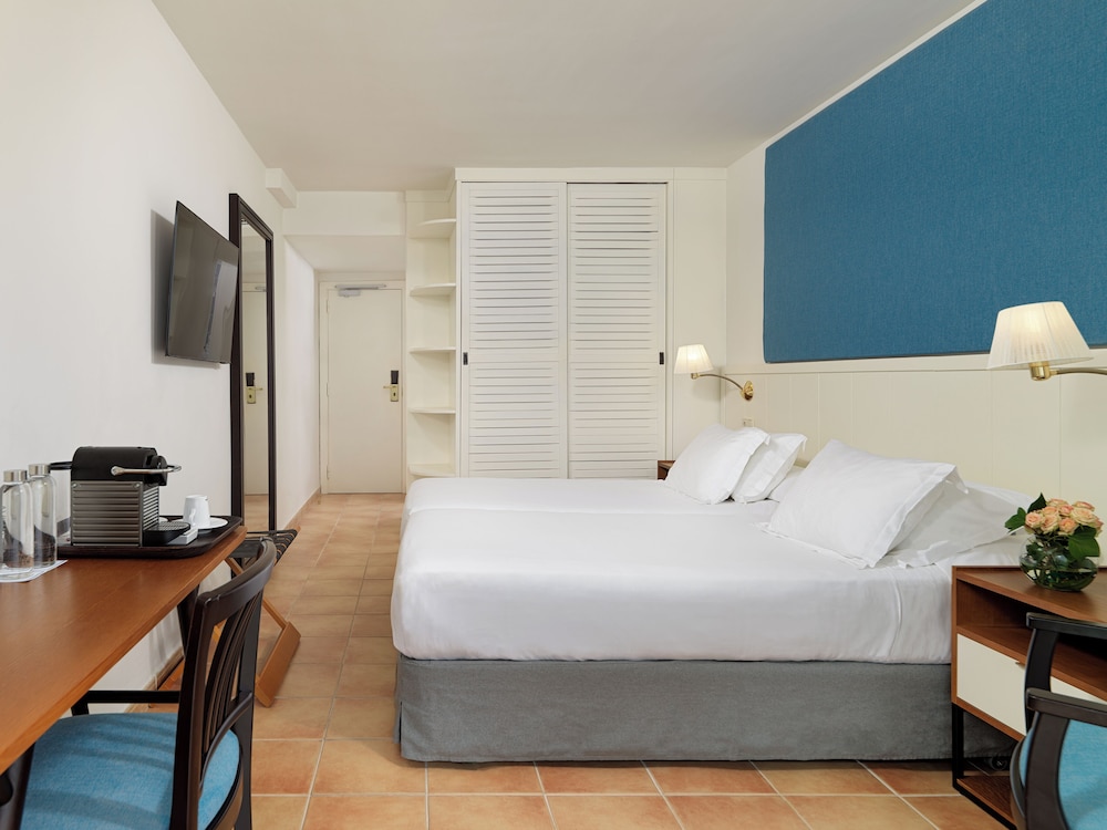 Standard Room, Partial Sea View - Photo 2
