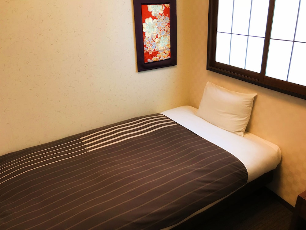 Single Room (Private Bathroom) photo 2