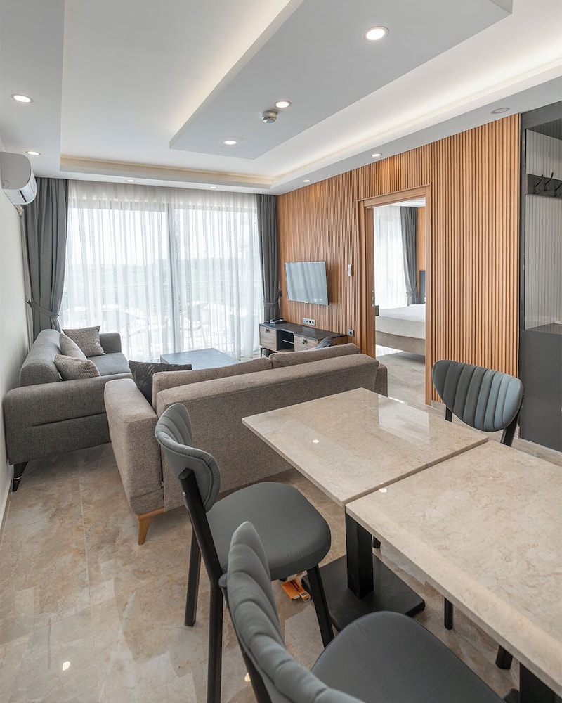 Comfort Suite, City View