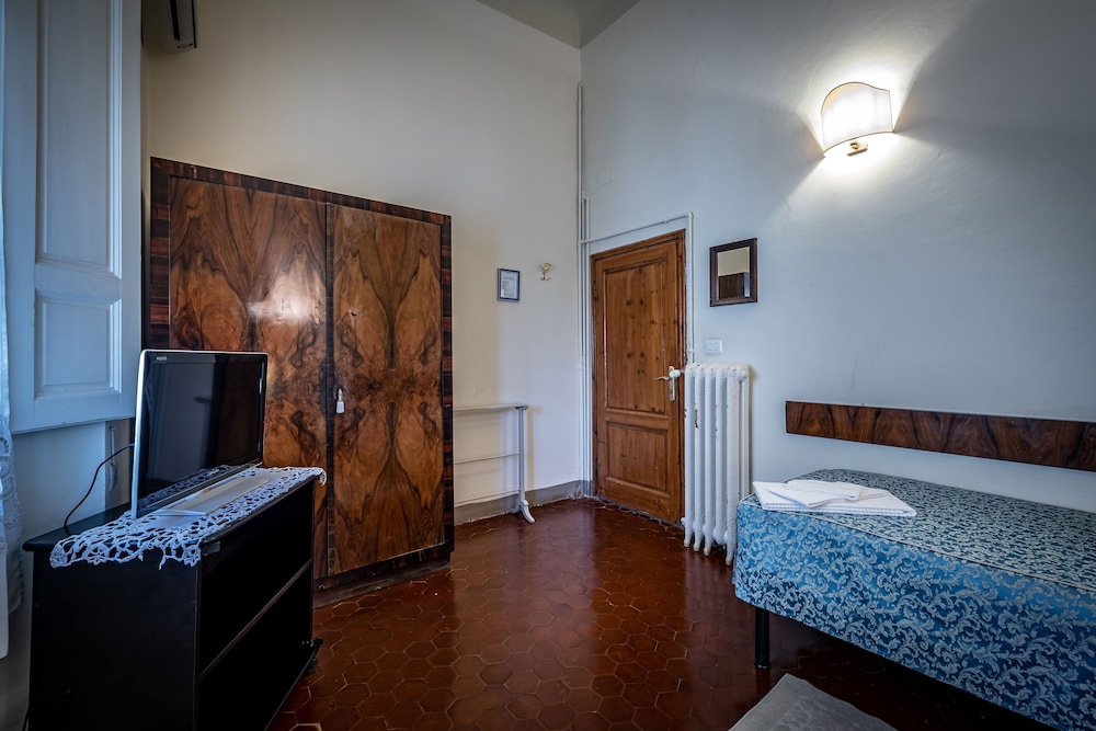 Comfort Single Room, Private Bathroom photo 3