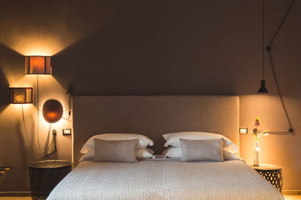 Superior Suite (Mauve) photo 2