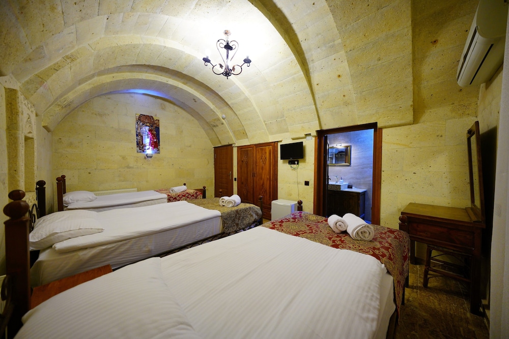 Deluxe Triple Room photo 3