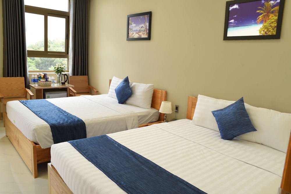 Family Sea View Room - Photo 3