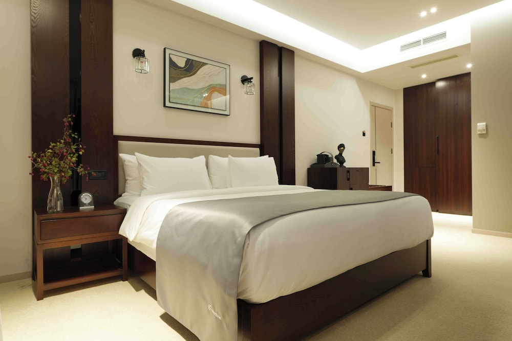Deluxe Room, Balcony, Mountain View
