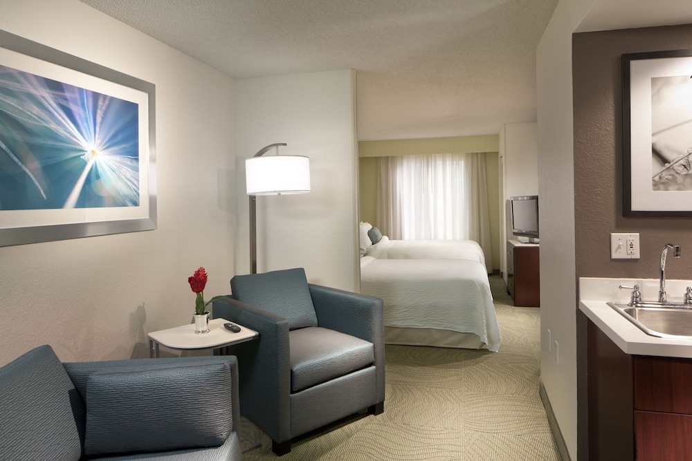 Suite, 2 Double Beds - Photo 7