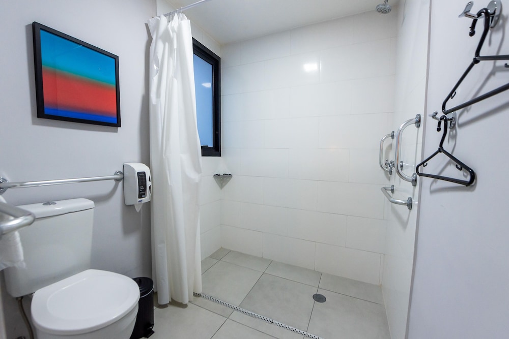 Triple Room thumbnail 6