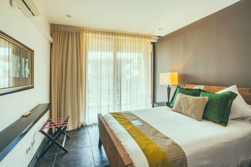 Panoramic Suites -Expansive Ocean Views - (# of bedrooms available depends on # of guests reserved) photo 3