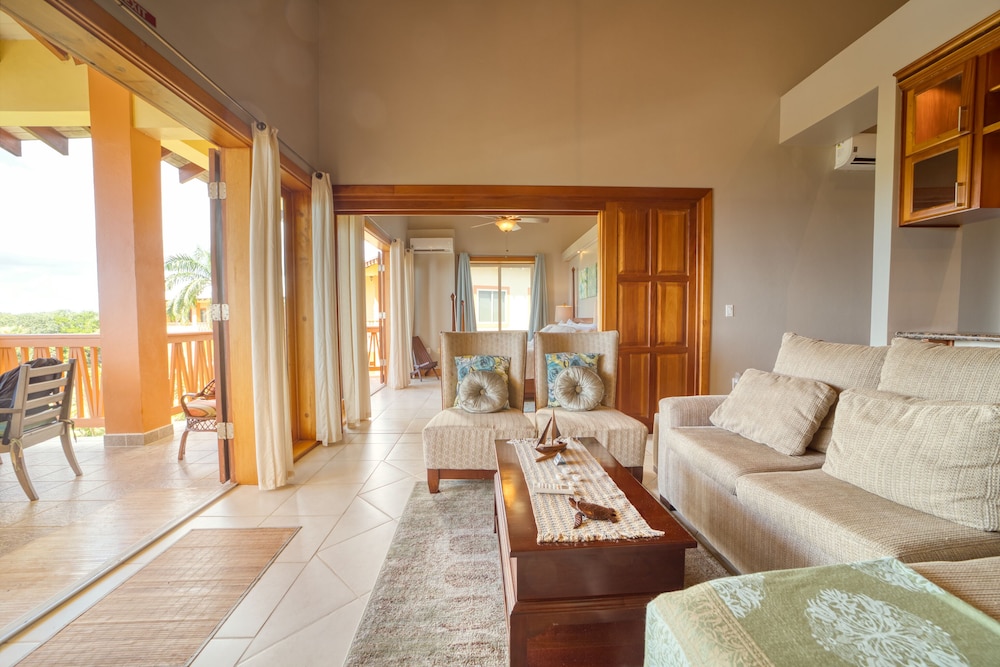 Deluxe Suite, 1 Bedroom, Lanai, Partial Sea View photo 2