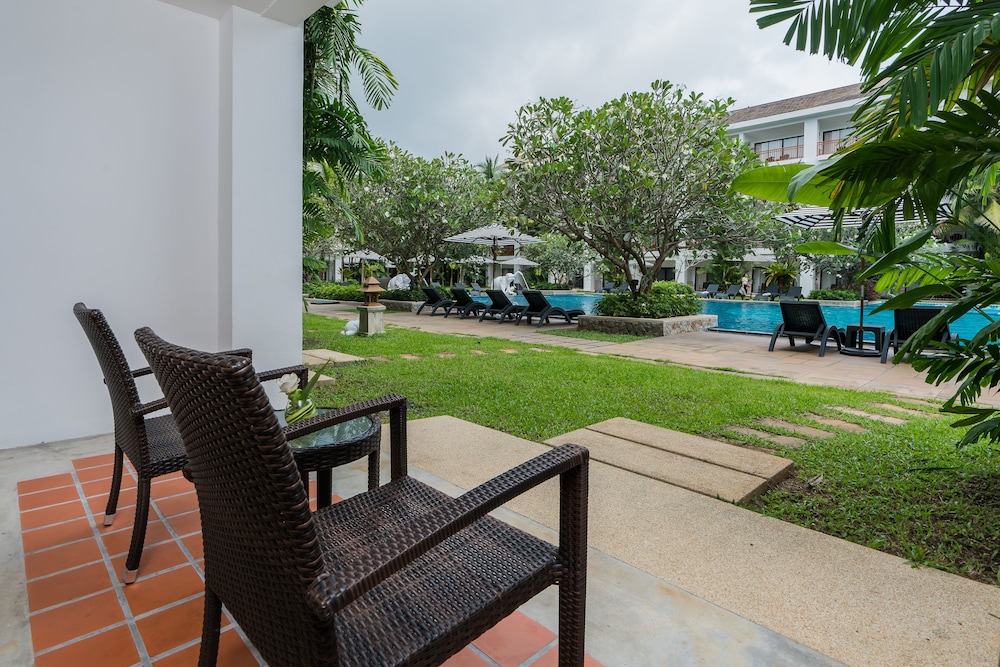 Superior Room, Pool View - Photo 3