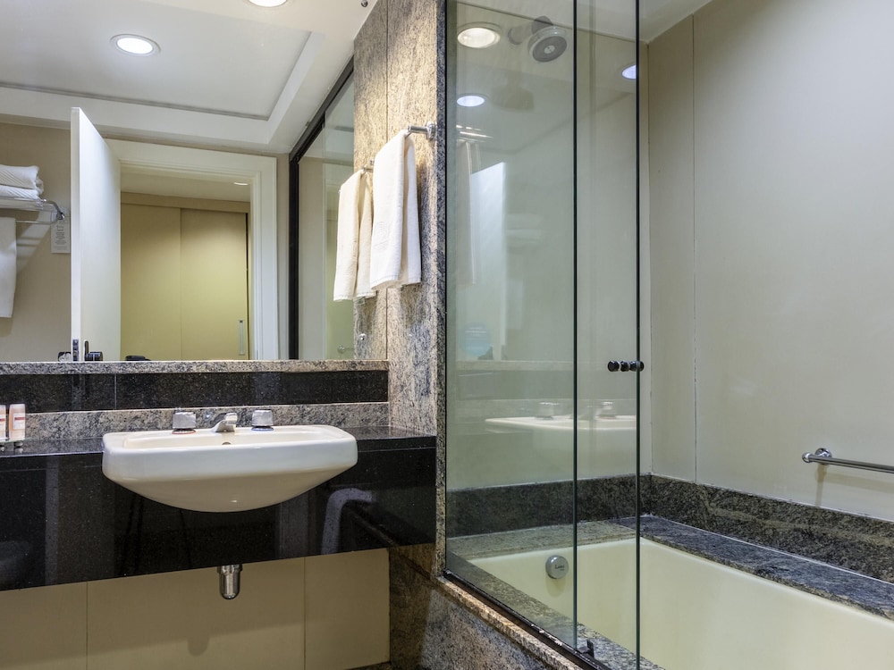 Executive Suite, 1 King Bed, Bathtub - Photo 8