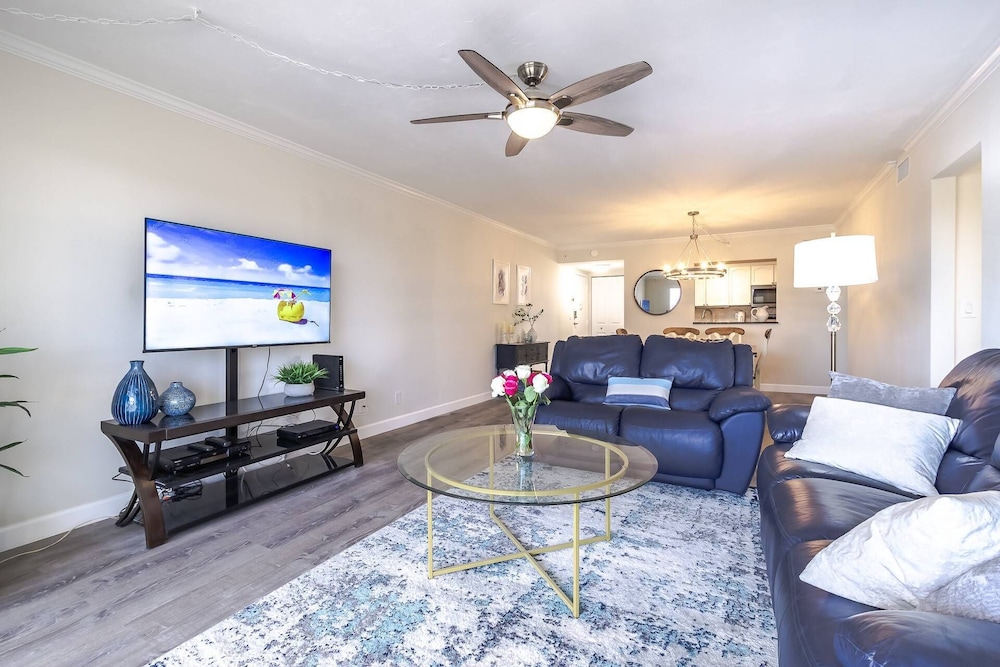 Condo (Harbor Towers End Unit Pool & Bay Vie) photo 1