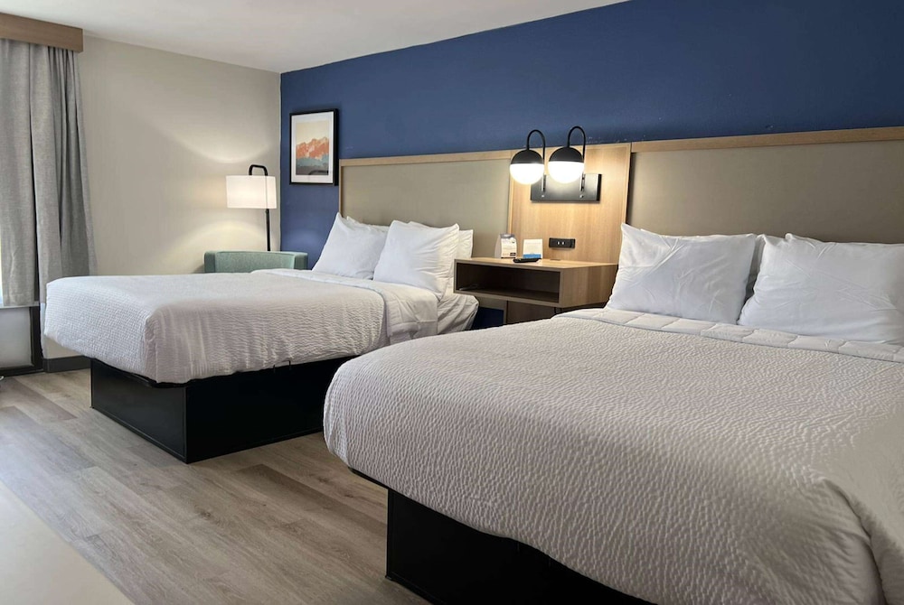 Room, 2 Double Beds, Non Smoking - Photo 1