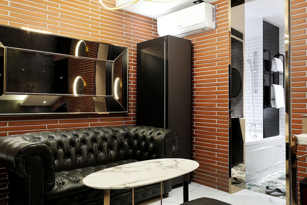 VIP Room - Photo 2