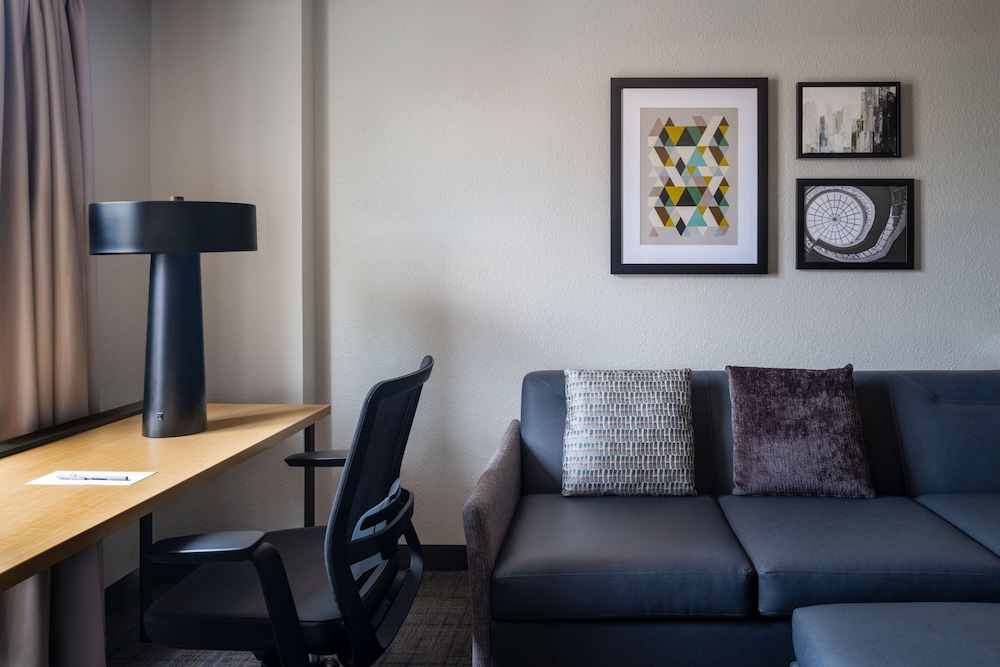 Suite, 2 Bedrooms - Photo 5