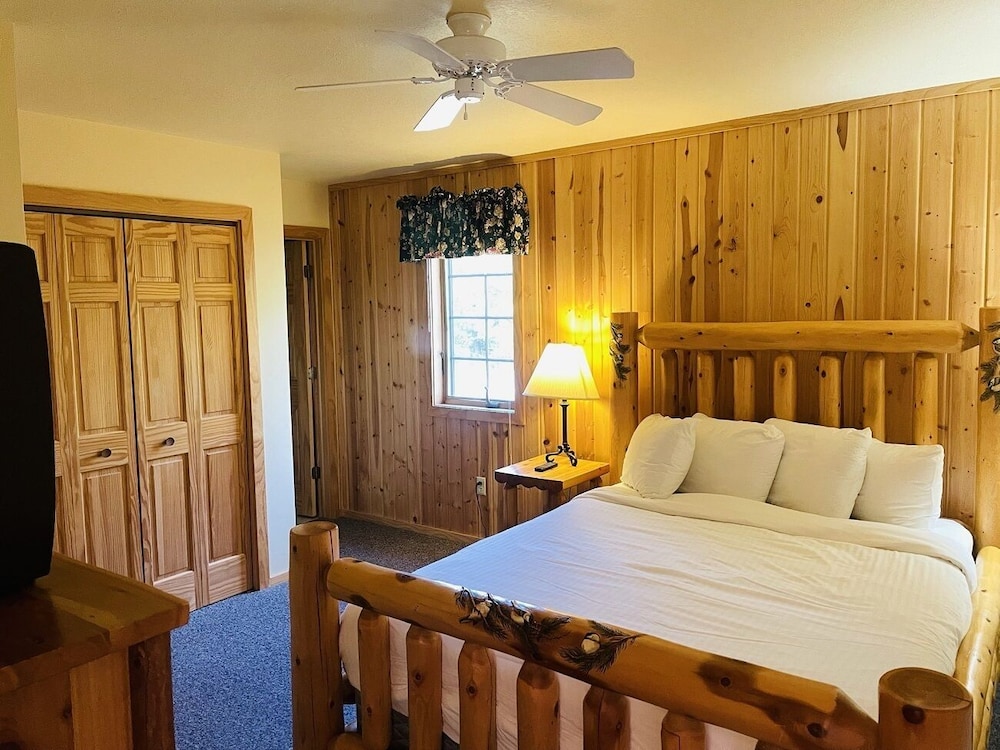 Pond Cabin 3 Bedroom, 3 Bath photo 1
