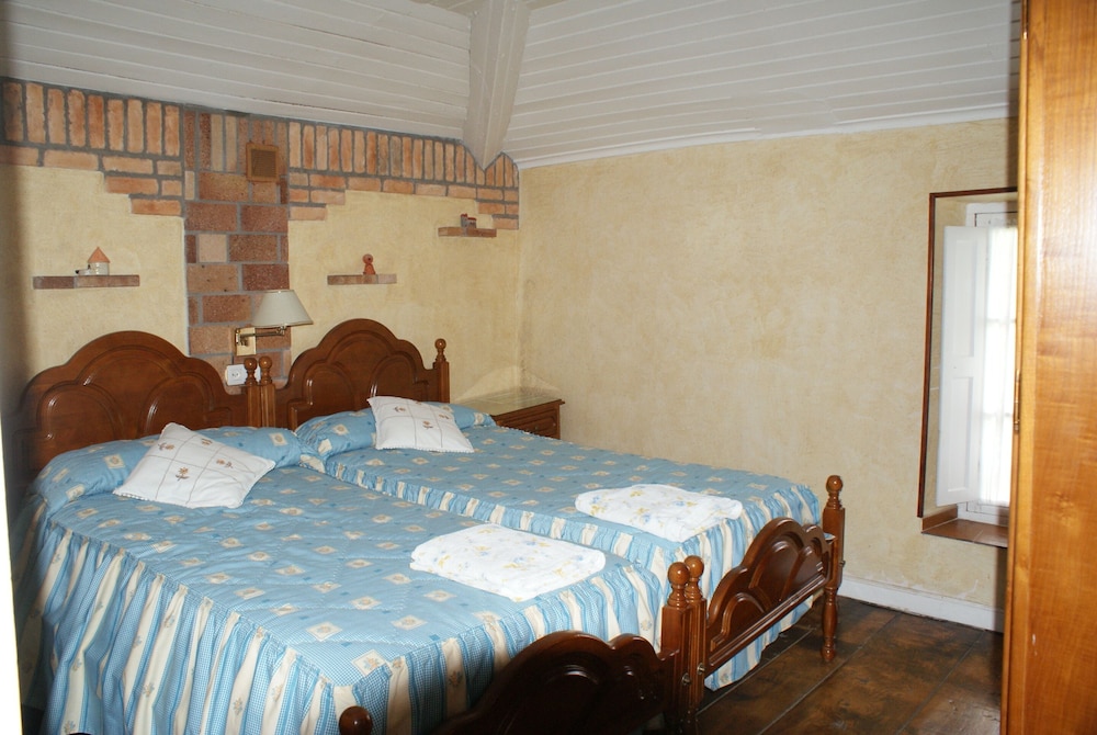 Double or Twin Room, Private Bathroom - Photo 3