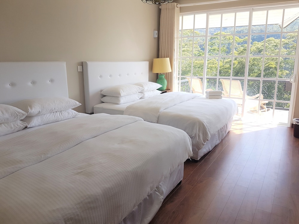 Luxury Villa, Mountain View photo 2