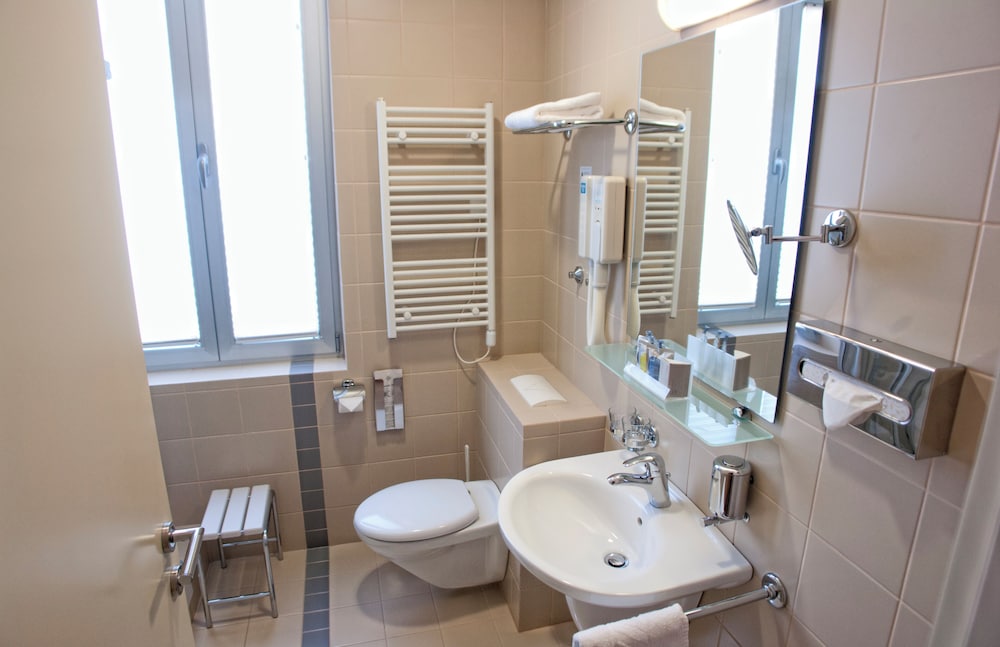 Standard Double or Twin Room photo 2