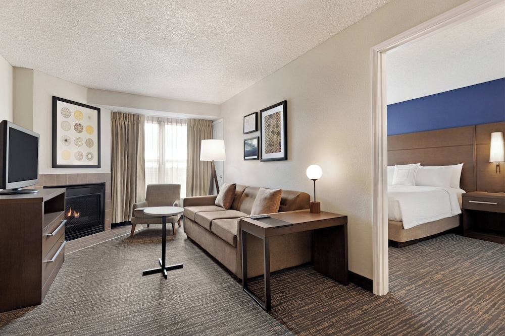 Suite, 2 Bedrooms (Mobility Accessible, Roll-In Shower)