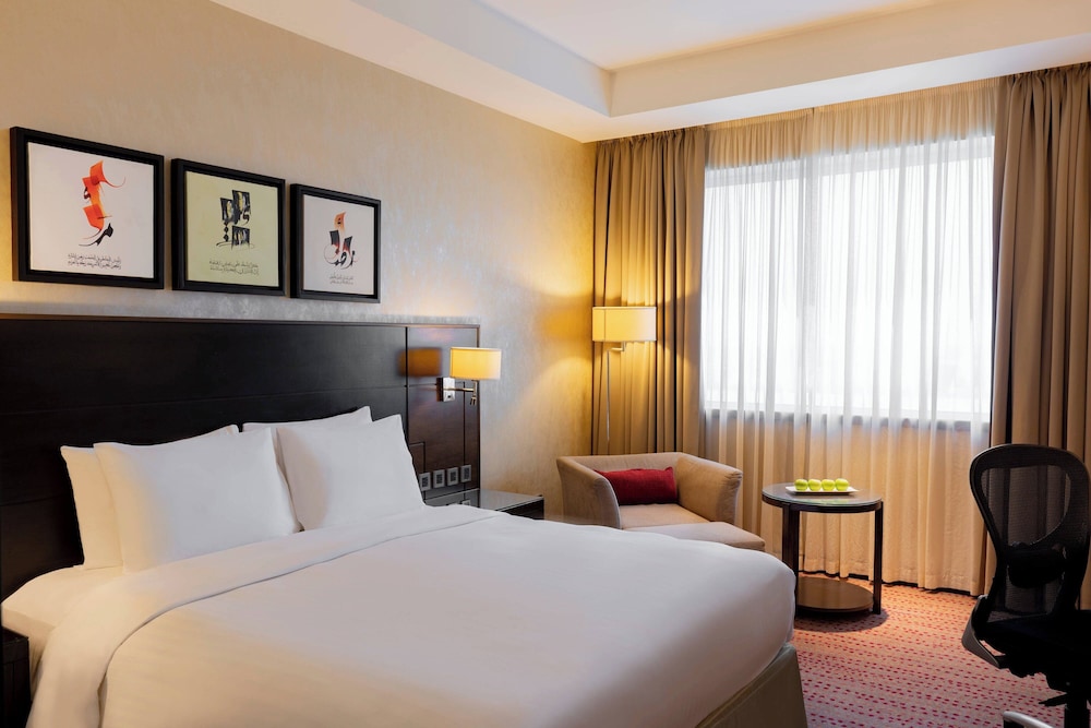 Standard Room, 1 King Bed photo 3