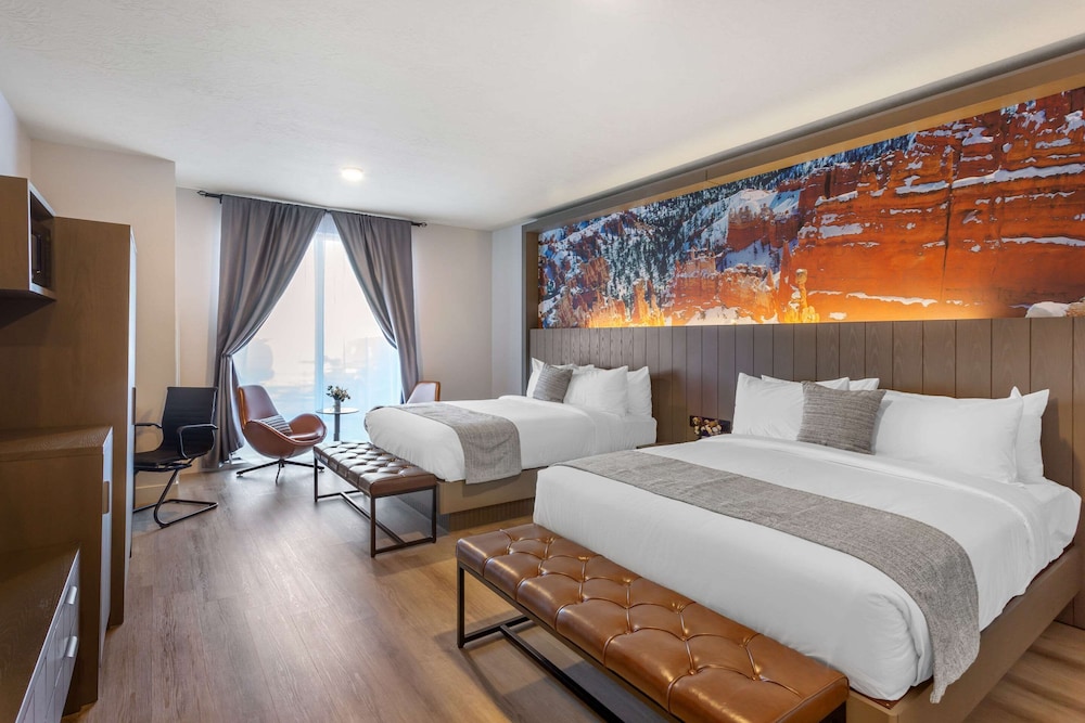 Room, Multiple Beds, Accessible, Non Smoking (Suite) photo 3