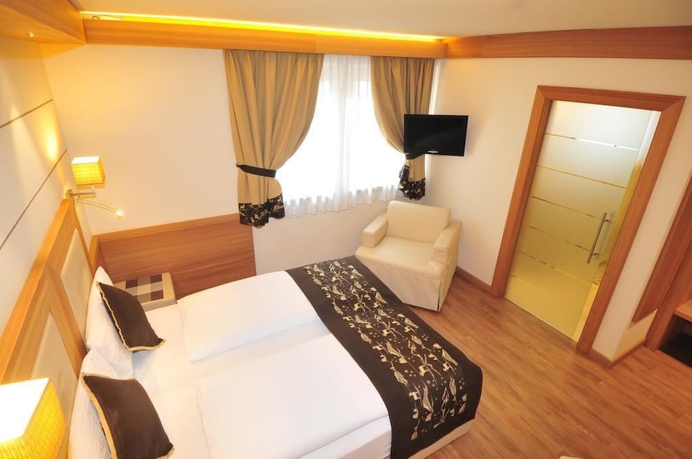 Basic Double or Twin Room photo 3