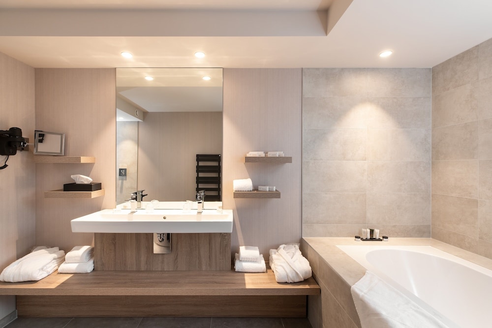 Executive Suite - Photo 4