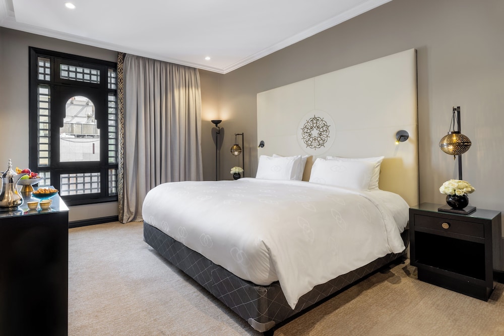Deluxe Room, 1 King Bed (Club,Partial Haram Plaza view)