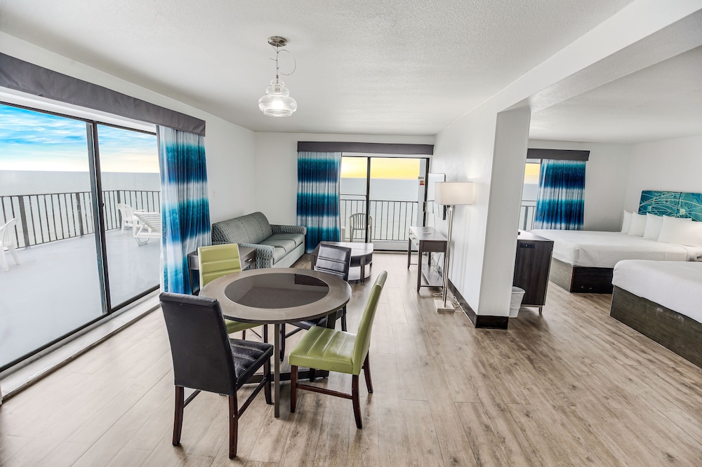 Oceanfront Queen Penthouse (no pets)