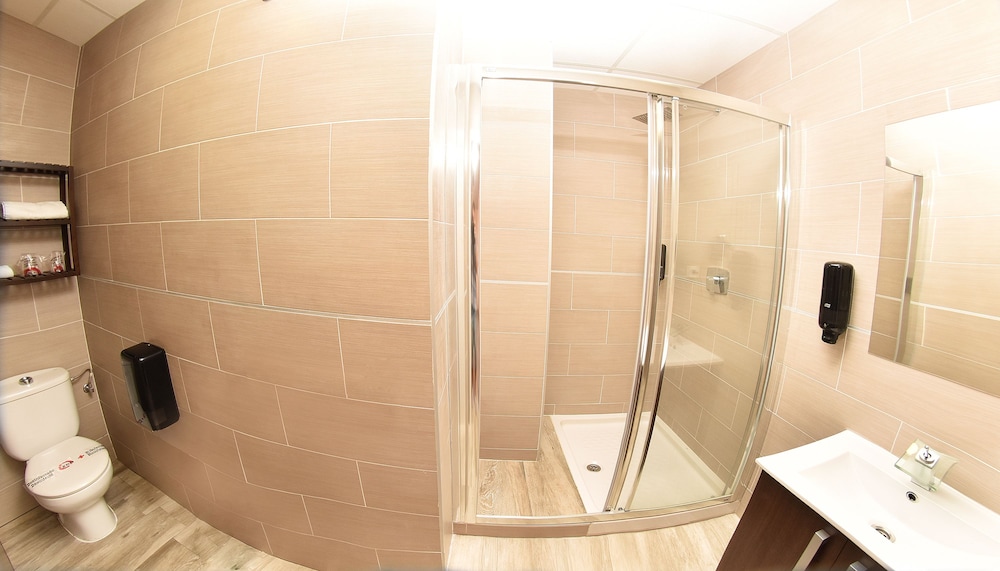 Standard Double Room with Free Airport Shuttle - Photo 16
