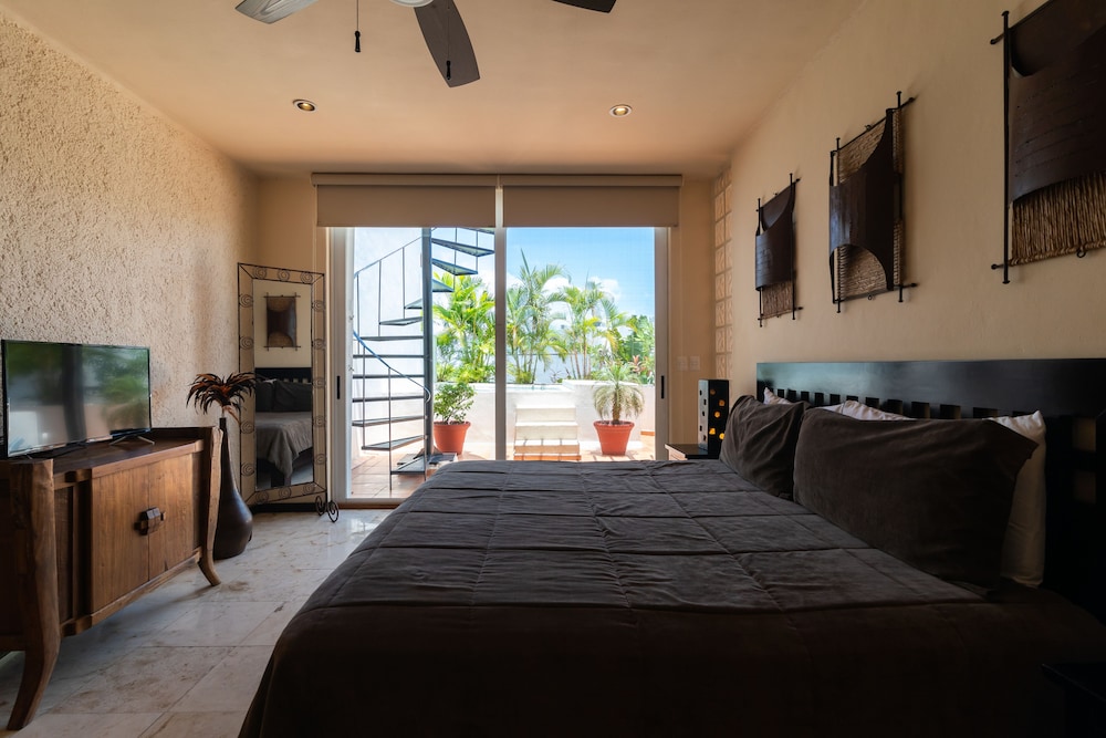 Deluxe  2 BR Penthouse  301