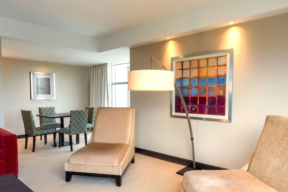 Suite, 1 King Bed, Corner (Executive Floor)